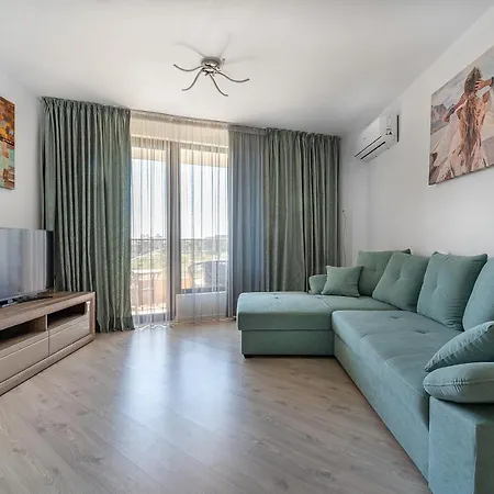 Modern Family Apartment At Millennium 2 - Pool & Spa