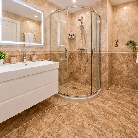 Modern Family Apartment At Millennium 2 - Pool & Spa Апартаменти Светий Влас